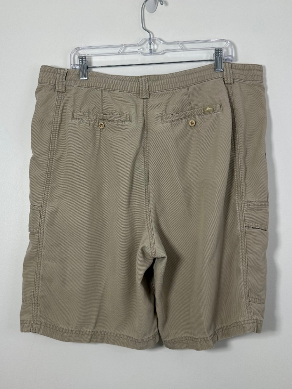 Tommy Bahama Relax Shorts Men’s Size 38 Beige Cargo Pockets Flat Front Outdoor - Picture 2 of 9